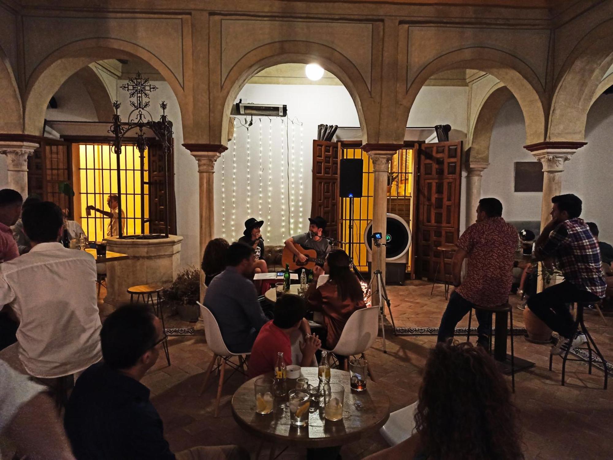 Hostal Cafe Frenteabastos Carmona Kültér fotó