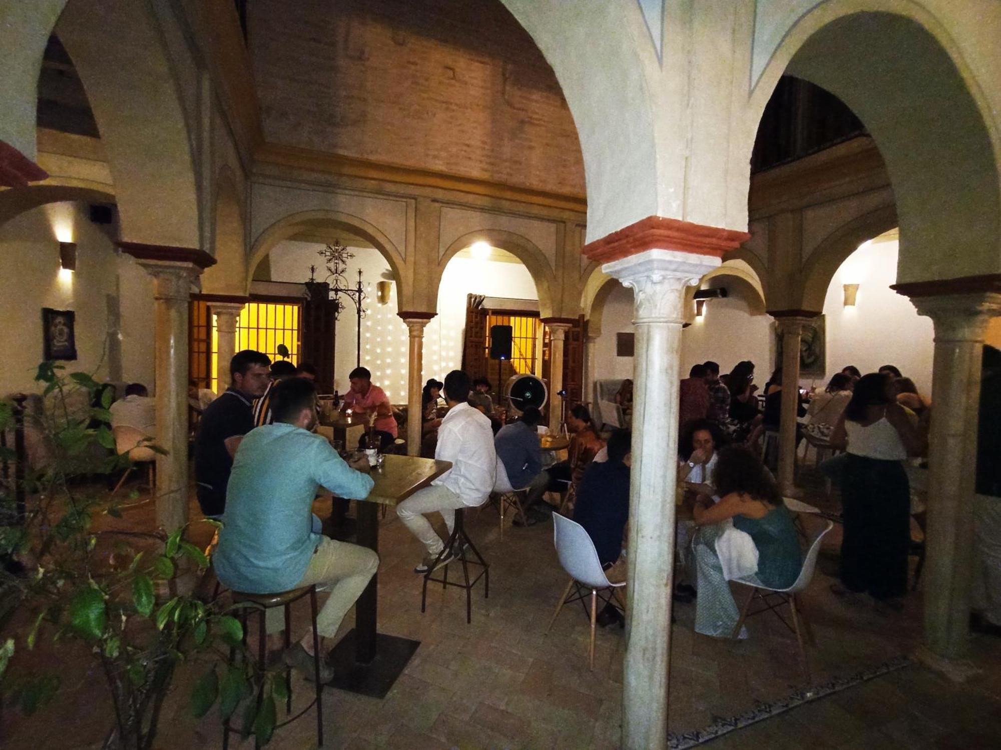 Hostal Cafe Frenteabastos Carmona Kültér fotó