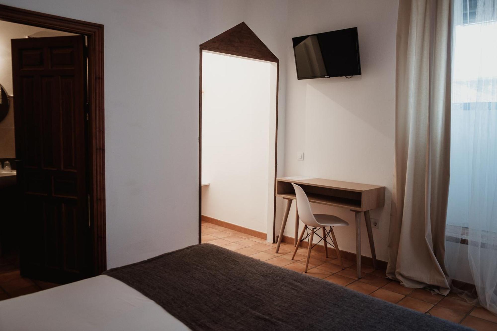 Hostal Cafe Frenteabastos Carmona Kültér fotó